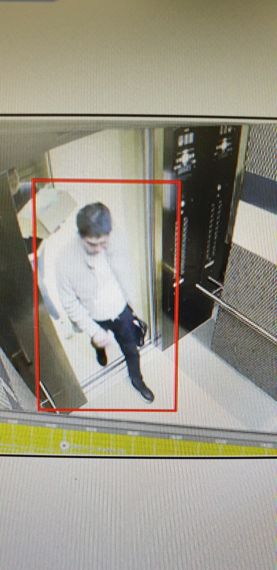 김봉현 전 스타모빌리티 회장이 도주하던 당일인 지난 11일 서울시 강남구 개포동의 자택에서 나오는 모습이 폐쇄회로(CC)TV에 포착됐다. /사진=서울남부지검 제공