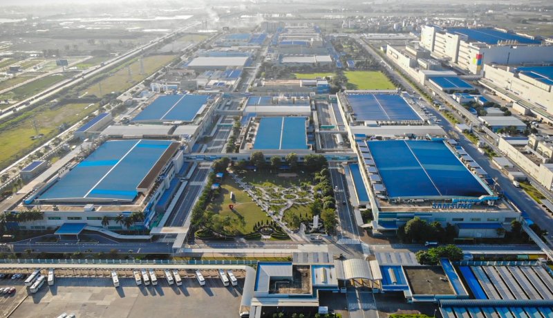 베트남 북부 박닌성에서 휴대폰을 생산하고 있는 삼성전자 생산 공장(SEV). 삼성전자 제공