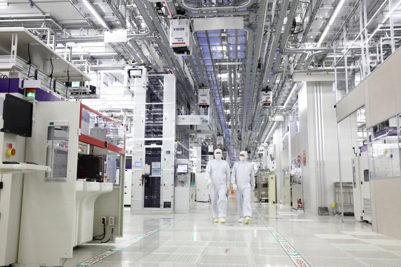 삼성전자 평택 캠퍼스 반도체 공장 내부.(사진&#x3D;삼성전자 제공) 뉴시스
