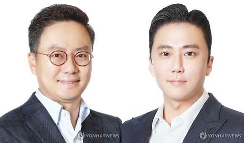 홍정국 BGF 사장(왼쪽)과 홍정혁 BGF에코머티리얼즈 대표. 사진&#x3D;연합뉴스