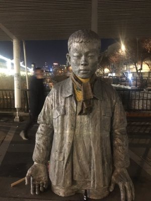 평화시장 앞 전태일 동상. 사진&#x3D;김경수 기자