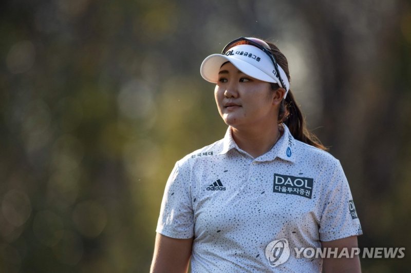 유해란, LPGA 데뷔전서 공동 2위... 단독선두와는 고작 1타차 (연합뉴스) 