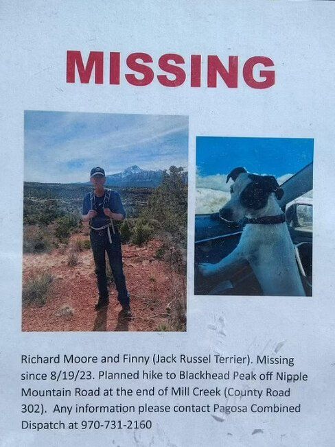 지난 8월19일 해발 약 3810m 높이의 산후안 산맥 블랙헤드봉에 오르기 위해 등산에 나섰다 실종된 리치 무어(71)와 피니를 찾는 전단/사진=콜로라도 실종자 단체 페이스북,동아일보