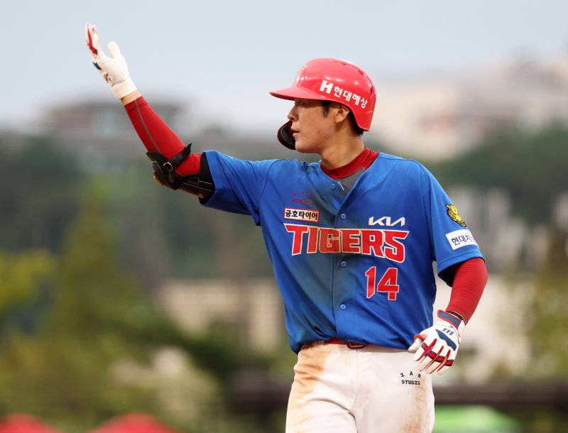 (광주=연합뉴스) 김선빈은 2루수로서 수비폭이 눈에 띄게 줄어들었다. 또한, 김도영도 내년 시즌 초반 결장 가능성이 충분하다. 따라서 내야 백업에 대한 냉정한 판단에 중요하다. 