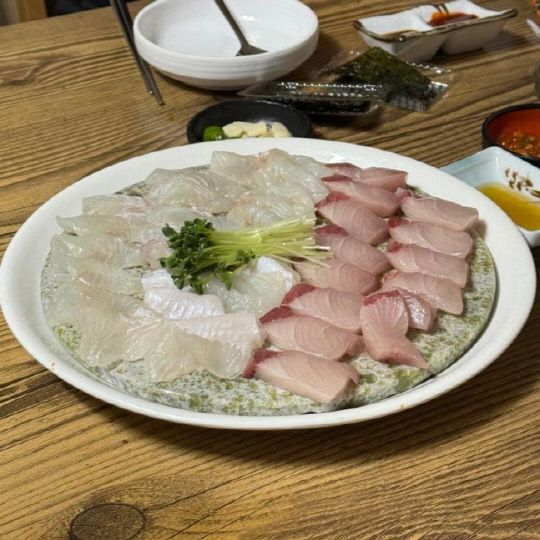 10만원짜리 회 한접시 [온라인 커뮤니티 캡처]