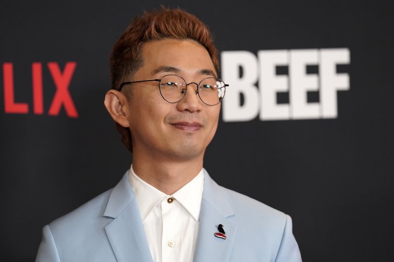 [로스앤젤레스=AP/뉴시스] 드라마 제작자 겸 감독 이성진이 30일(현지시간) 미 캘리포니아주 로스앤젤레스의 투덤 극장에서 열린 넷플릭스 드라마 '성난 사람들'(Beef)의 시사회에 참석해 포토타임을 갖고 있다. 2023.03.31. <저작권자ⓒ 공감언론 뉴시스통신사. 무단전재-재배포 금지.> /사진=뉴시스