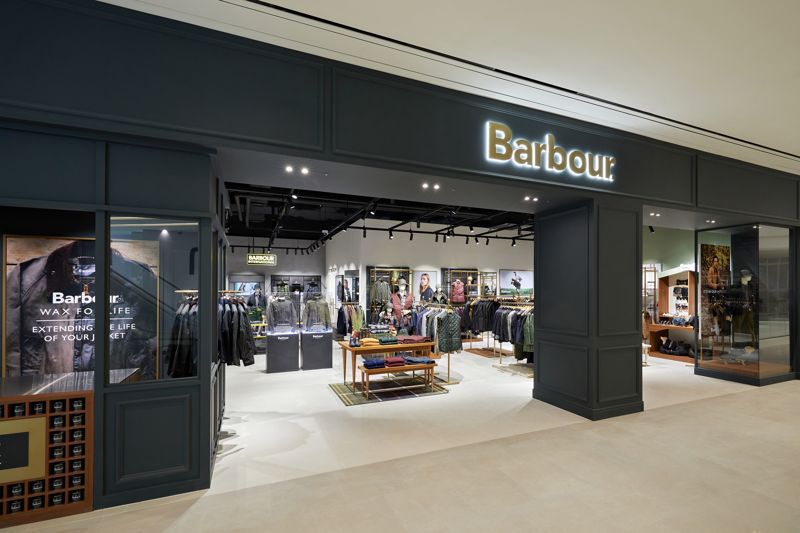 스타필드 수원에 국내 최대 규모로 선보인 영국 브랜드 '바버' 매장. <span id='_stock_code_093050' data-stockcode='093050'>LF</span> 제공.