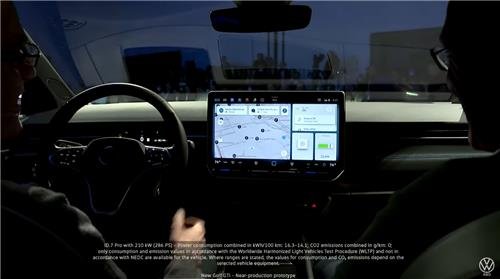 지난달 8일(현지시간) 미국 라스베이거스에서 열린 CES 2024에서 폭스바겐이 공개한 챗GPT 기능 탑재 차량 내부. 폭스바겐 영상 캡처.