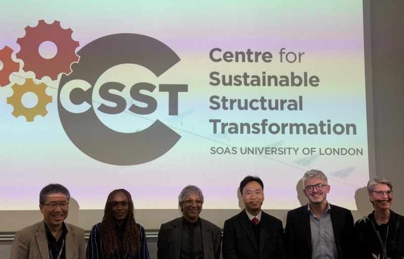 지난 23일(현지시간) 영국 런던대에서 열린 '지속가능한 구조변화 연구소(CSST)' 개소식 행사에서 관계자들이 기념 촬영하고 있다. 왼쪽부터 장하준 런던대학교 SOAS 교수, 오모볼라 존슨 TLCOM 캐피탈 수석 파트너, 아담 하빕 런던대학교 SOAS 총장, 박성규 HMG경영연구원 상무, 안토니오 안드레오니 런던대학교 SOAS 교수, 엘리사 반 와이언버그 런던대학교 SOAS 경상대 학장. <span id='_stock_code_005380' data-stockcode='005380'>현대차</span>그룹 제공.