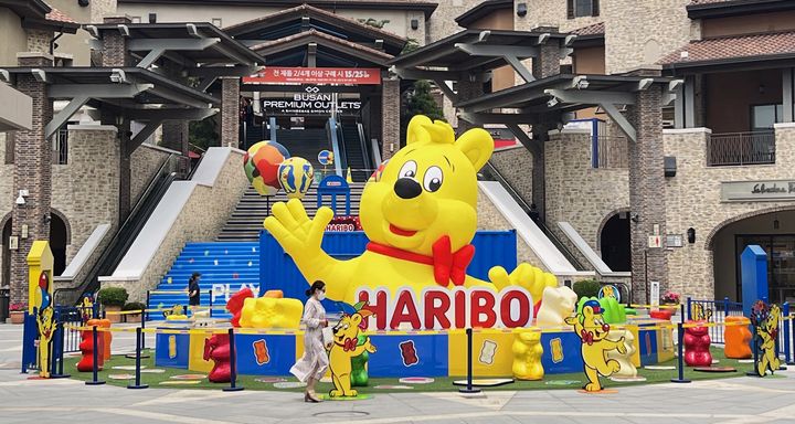 지난해 부산 프리미엄 아울렛에 조성된 하리보 플레이 그라운드 외경. 신세계사이먼 제공