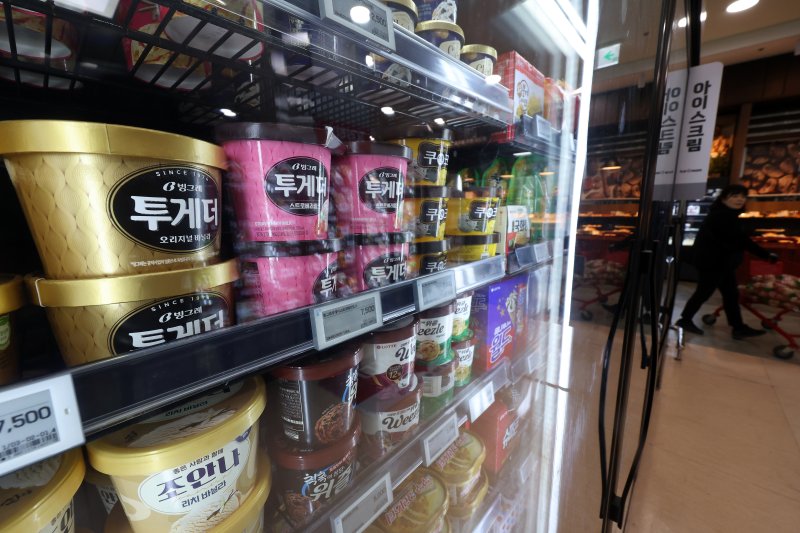 한 대형마트에 아이스크림이 진열돼 있는 모습. &#x2F;사진&#x3D;뉴시스