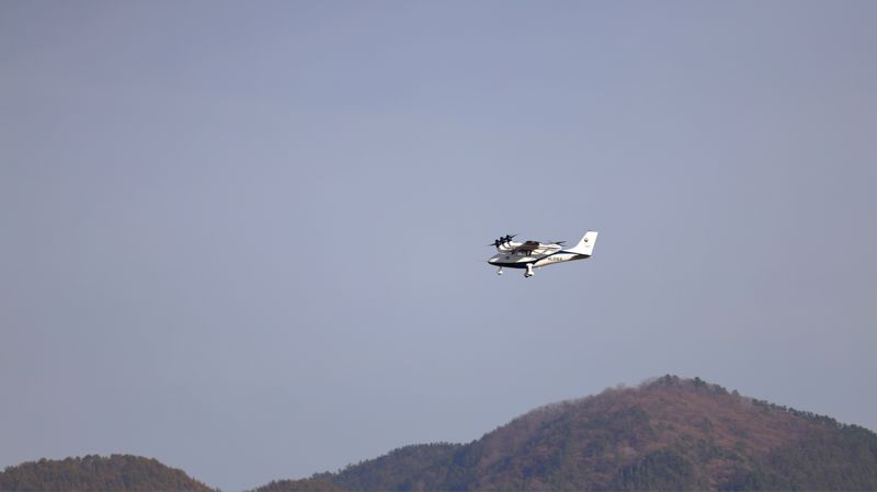 지난 28일 전남 고흥 한국항공우주연구원(항우연) 도심항공교통(UAM) 실증단지에서 &#39;오파브’(OPPAV)가 소음 시험을 위해 비행하고 있다. 국토부 제공