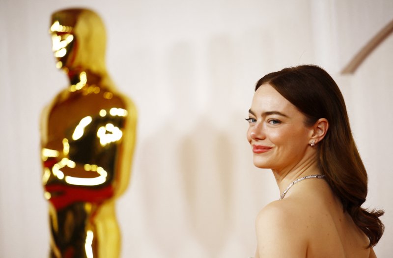 Emma Stone poses on the red carpet during the Oscars arrivals at the 96th Academy Awards in Hollywood, Los Angeles, California, U.S., March 10, 2024. REUTERS&#x2F;Sarah Meyssonnier &#x2F;REUTERS&#x2F;뉴스1 &#x2F;사진&#x3D;뉴스1 외신화상