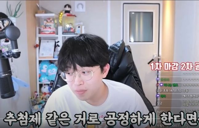 24일 유튜브 채널 '주둥이방송'에는 자신을 '도태남 인권운동가'라고 소개한 한 남성이 출연했다.사진=유튜크 캡처