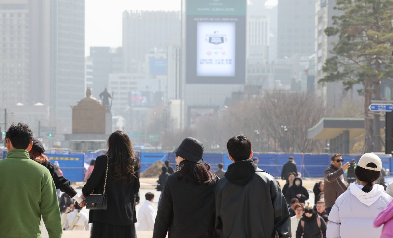 최근 미세먼지 농도가 높아짐에 따라 서울 종로구 경복궁 일대에 황사 현상이 나타나고 있다. 뉴시스