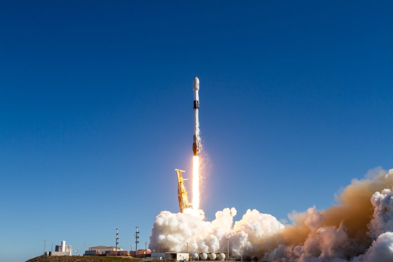 지난해 12월 2일 미국 캘리포니아 소재 반덴버그 우주군기지에서 발사된 우리 군 최초의 군사정찰위성 1호기. 사진&#x3D;SpaceX 제공