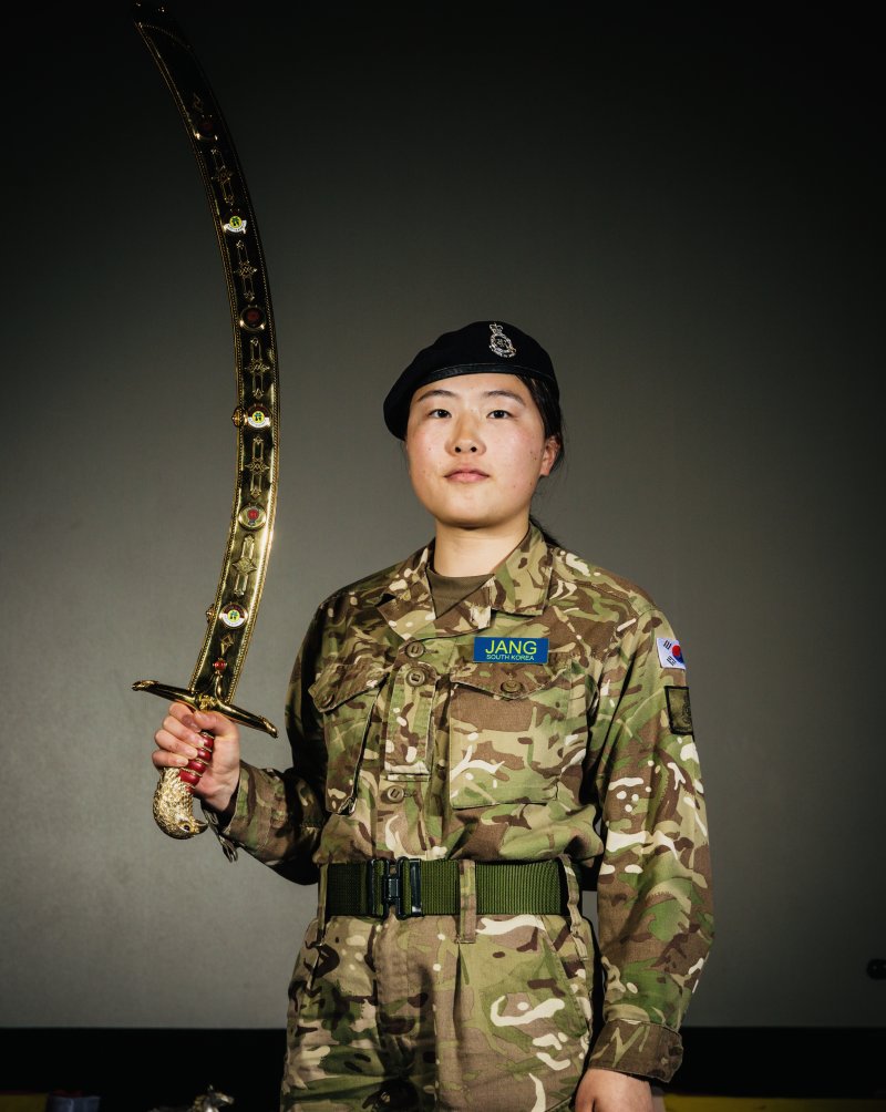 육군은 육군사관학교 81기(4학년)인 장서해 생도가 12일 영국 샌드허스트 왕립 육사 정규과정을 졸업한다고 밝혔다. 장 생도는 영국 왕립 육사를 졸업한 세 번째 한국인이자, 여성으로선 처음이다. 사진&#x3D;육군 제공