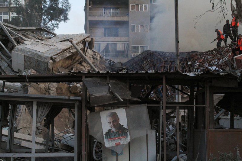 시리아 다마스쿠스 주재 이란 영사관이 공습을 받아 무너졌다. &#x2F;사진&#x3D;뉴스1