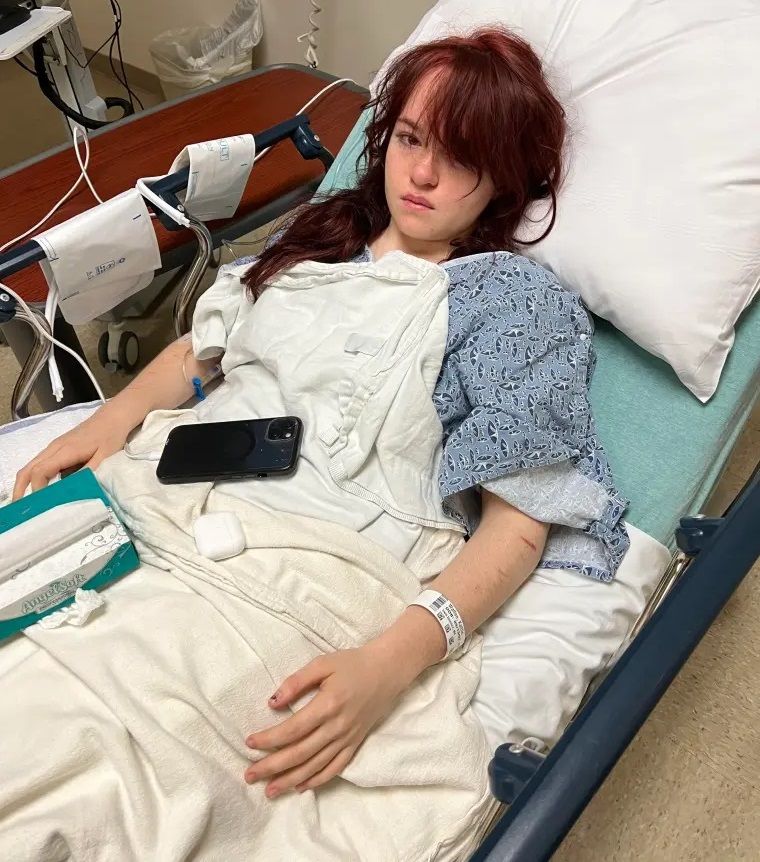 불쾌한 흥분 상태가 지속되는 병을 앓는 21세 여성. 그는 생식기 신경 일부를 제거하는 수술을 받기도 했다. 출처&#x3D;뉴욕포스트