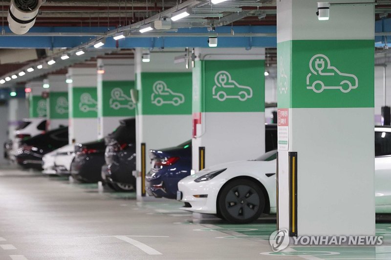 지난 2월 6일 서울의 한 전기차 주차장 모습. 연합뉴스