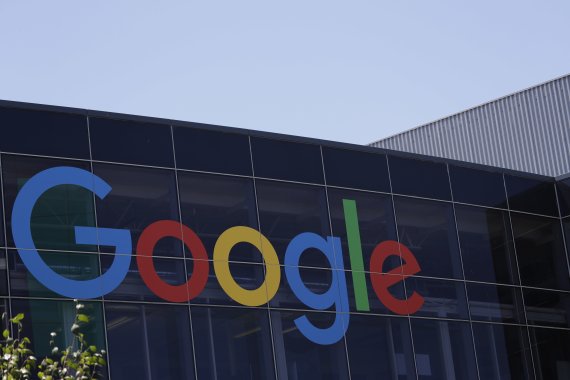 미국 캘리포니아주 마운틴뷰에 있는 구글 본사 외벽에 구글 로고가 붙어 있다. 뉴시스 제공