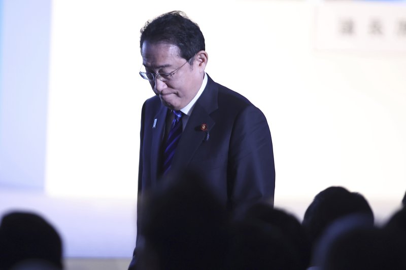 28일 치러진 일본 중의원(하원) 보궐선거에서 집권 자민당이 전패했다. 사진은 기시다 총리가 지난달 17일 도쿄에서 열린 집권 자민당 당 대회에 참석하는 모습. 뉴시스