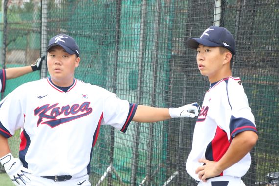 엇갈린 운명 김범석(왼쪽)과 김민석의 청소년대표팀 시절 모습. 