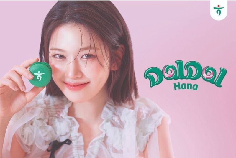 하나은행이 21일 가수 안유진이 참여한 달달 하나 통장 광고 캠페인을 펼친다. 하나은행 제공