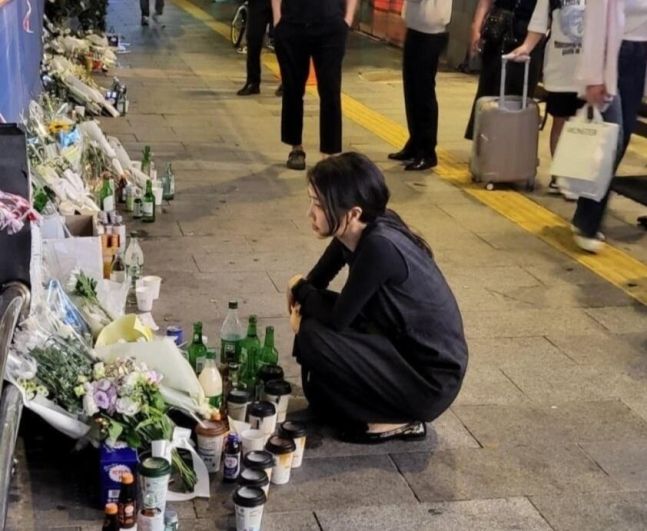 시청역 역주행 사고 현장을 방문한 김건희 여사. 사진&#x3D;인터넷 커뮤니티 캡처