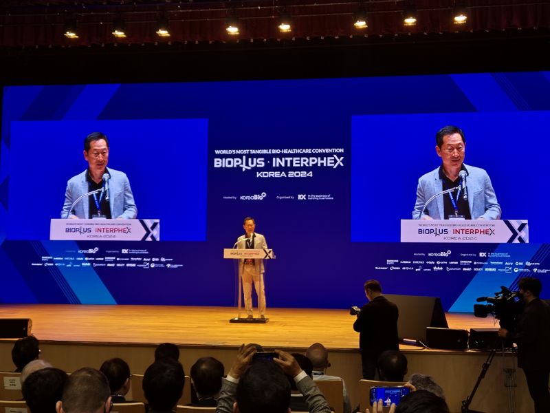 고한승 한국바이오협회 회장이 10일 서울 강남구 코엑스에서 열린 '바이오플러스&middot;인터펙스 코리아(BIX) 2024'에서 축사를 하고 있다. 사진=강중모 기자