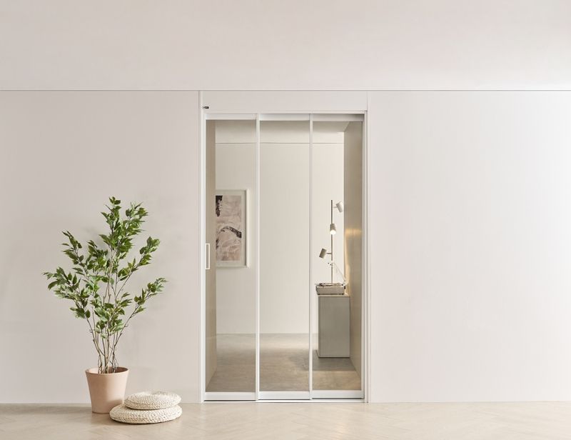 에넥스가 새롭게 출시한 초슬림 3연동형 중문. 에넥스 제공