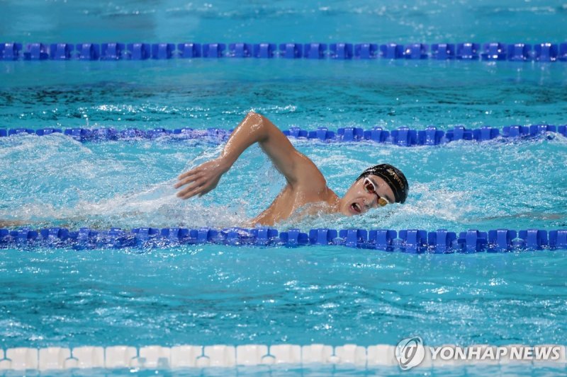 2024 파리올림픽에 출전하는 수영 국가대표 김우민이 25일(현지시간) 프랑스 파리 라데팡스 아레나에서 훈련하고 있다. 연합뉴스