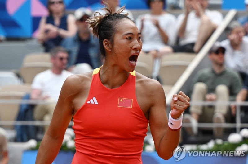 epa11522793 Qinwen Zheng of China celebrates a point during the Women&#39;s Singles Gold Medal match against Donna Vekic of Croatia at the Tennis competitions in the Paris 2024 Olympic Games, at the Roland Garros in Paris, France, 03 August 2024. EPA&#x2F;CAROLINE BLUMBERG