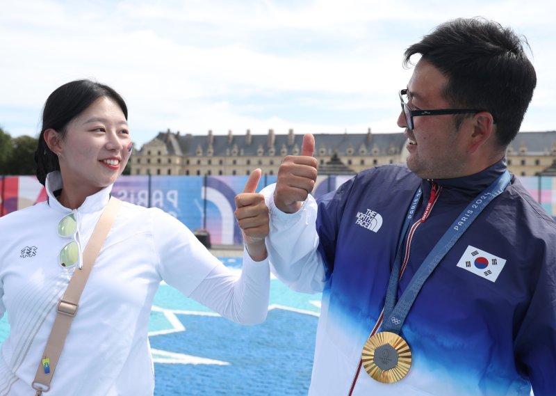 파리의 3관왕, 김우진과 임시현의 쌍따봉 &#x2F; 사진 &#x3D; 연합뉴스