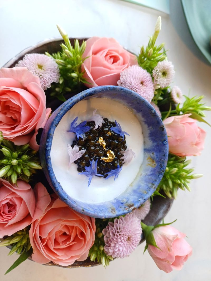 케비어가 올라간 프랑스식 계란찜. 