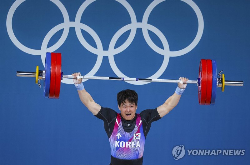 유동주, 있는 힘을 다해 (파리&#x3D;연합뉴스) 신준희 기자 &#x3D; 9일 오후(현지시간) 프랑스 파리 사우스파리아레나에서 열린 2024 파리올림픽 역도 남자 89㎏급에 출전한 유동주가 인상 3차시기를 성공시키고 있다. 2024.8.9 hama@yna.co.kr 