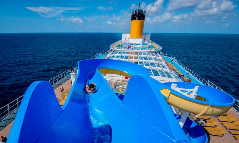 최대 3780명을 수용할 수 있는 매머드급 "코스타 세레나호" 모습. <span id='_stock_code_094850' data-stockcode='094850'>참좋은여행</span> 제공