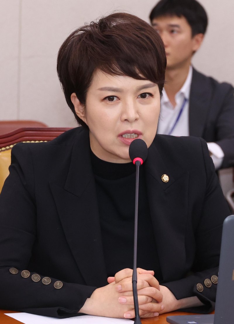 김은혜 국민의힘 의원이 지난 7월 3일 오후 서울 여의도 국회에서 열린 국토교통위원회 전체회의에서 인사말을 하고 있다. &#x2F;사진&#x3D;뉴시스화상