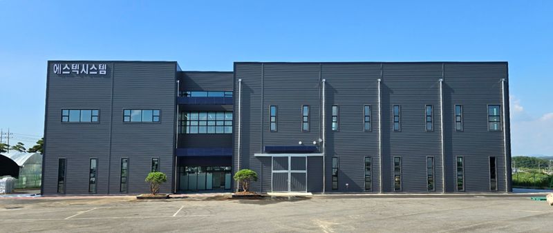 <span id='_stock_code_069510' data-stockcode='069510'>에스텍</span>시스템 천안 기술연구소 신축동 전경. 에스텍시스템 제공