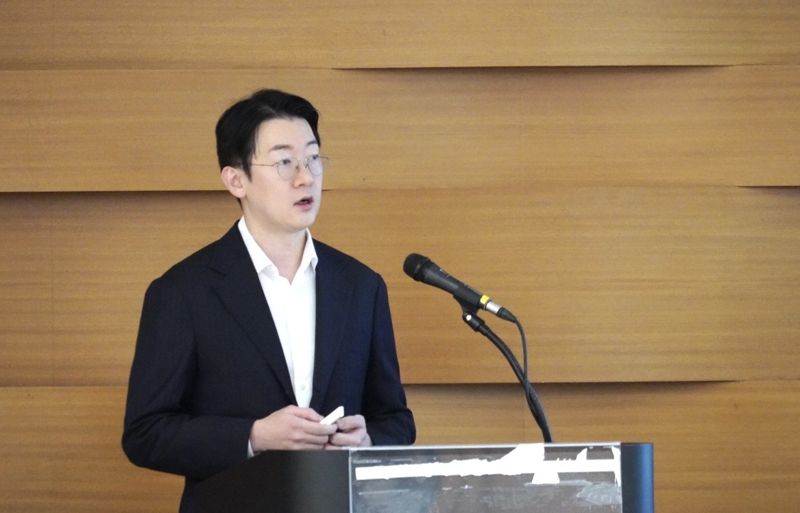 하인즈 코리아 이형섭 대표가 28일 서울 강남구 코엑스에서 열린 <span id='_stock_code_053690' data-stockcode='053690'>한미글로벌</span> '자산가치 향상을 위한 리모델링 전략' 기술 포럼에서 주제발표를 하고 있다. 한미글로벌 제공