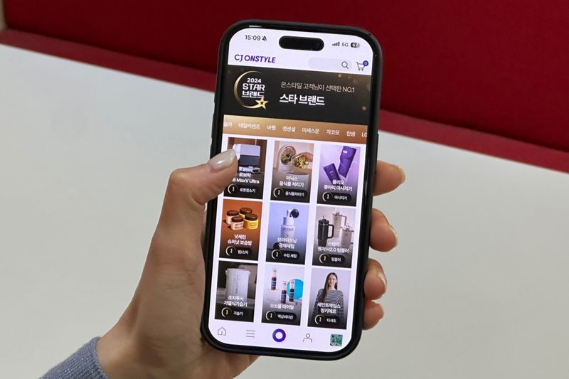 CJ온스타일 모바일 앱에서 확인할 수 있는  '2024 온스타일 어워즈' 제품 목록 이미지.