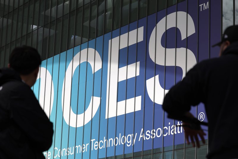 &#39;CES 2025&#39; 개막을 이틀 앞둔 5일(현지시간) 미국 네바다주 라스베이거스 컨벤션센터(LVCC)에 홍보 문구가 부착돼 있다. 뉴스1