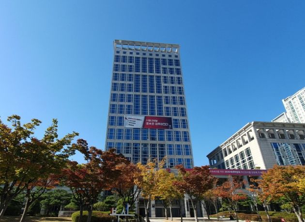 부산시청사 전경.