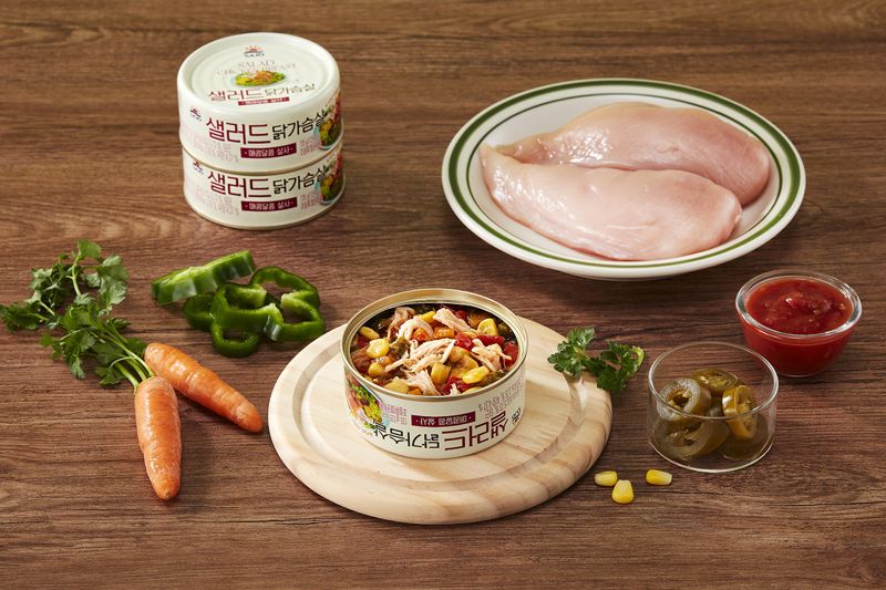 '샐러드 닭가슴살 살사' 제품 이미지. <span id='_stock_code_003960' data-stockcode='003960'>사조대림</span> 제공