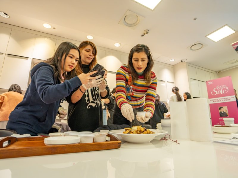 지난해 신세계백화점에서 열린 'K푸드 쿠킹 클래스'. 한국방문의해위원회 제공