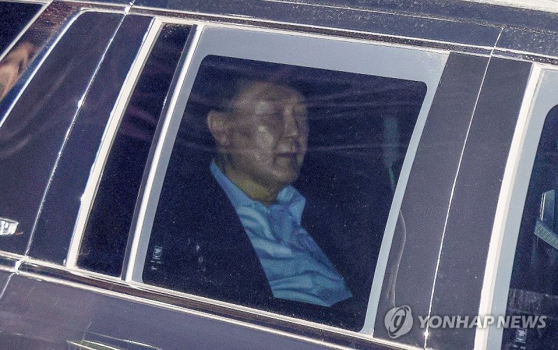 서울구치소 향하는 윤석열 대통령.