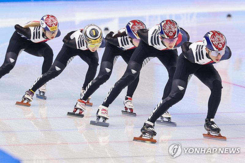 훈련하고 있는 한국 쇼트트랙 대표팀. 연합뉴스