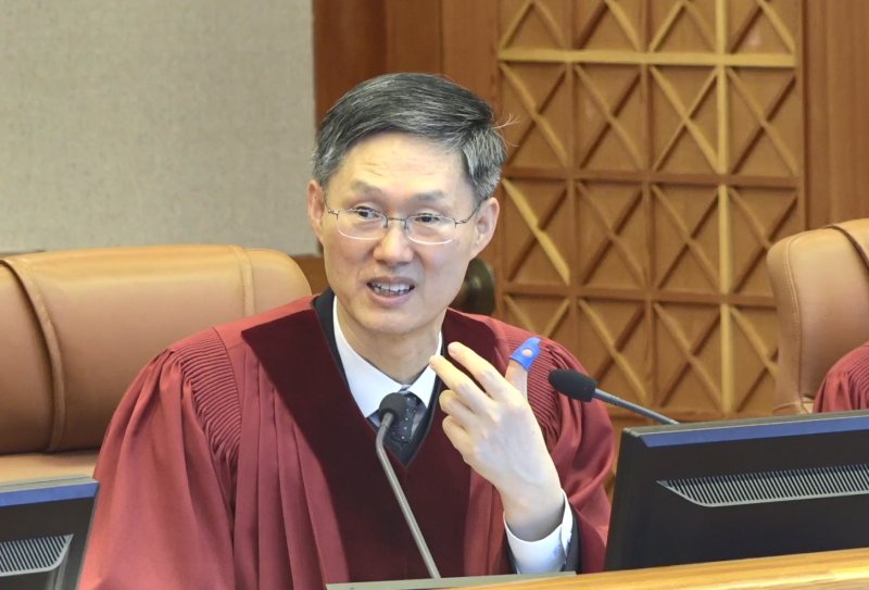 문형배 헌법재판소장 권한대행이 지난 4일 서울 종로구 헌법재판소에서 열린 윤석열 대통령 탄핵심판 5차 변론을 진행하고 있다. [헌법재판소 제공] 연합뉴스