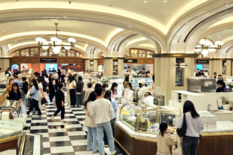 신세계백화점 강남점 지하 1층 디저트 전문관 '스위트파크' 전경. 신세계백화점 제공