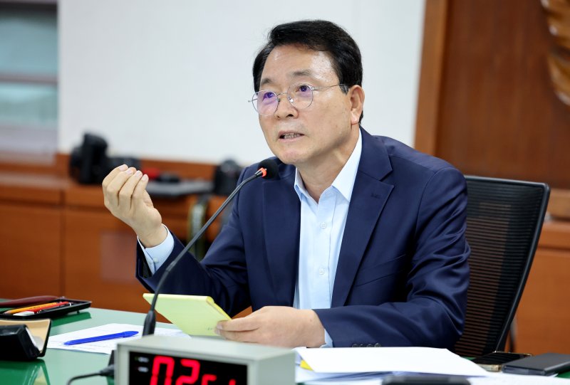 성일종 국회 국방위원장이 지난해 10월 22일 오전 대구 육군 제2작전사령부에서 열린 국회 국방위원회의 국정감사에서 질의하고 있다. 뉴시스